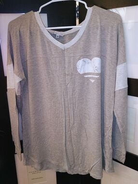Dry Goods Heather Gray Long Sleeve V-Neck Top